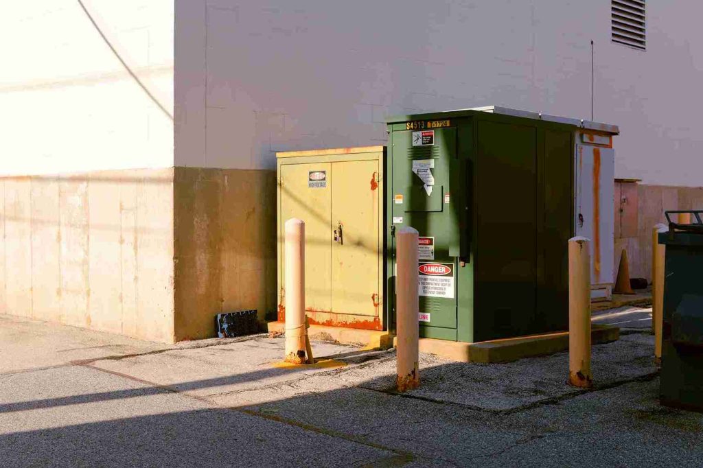 meredam suara genset